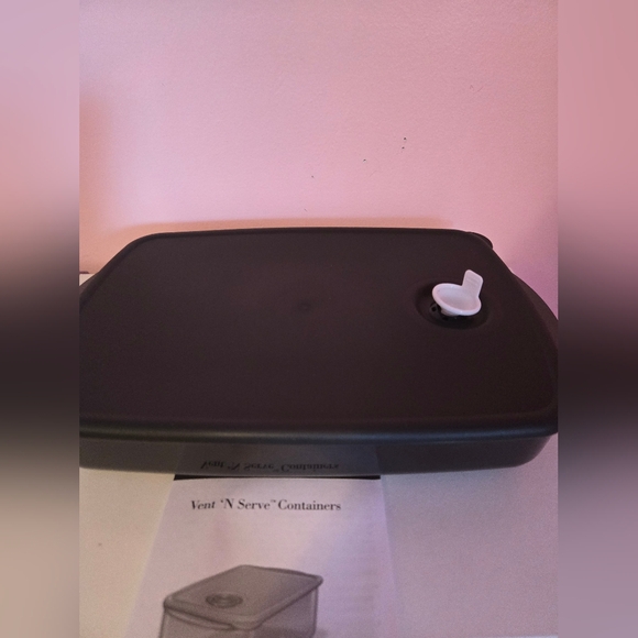 Tupperware Divided Rectangular Vent N Serve Container - Picture 5 of 6